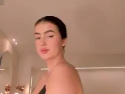 Amateur Nude Webcam of PaulinaSantos