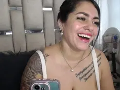 Amateur Nude Webcam of chelaqueen_