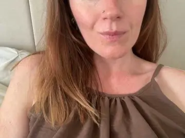 Bongacams Watch Live Sex Cams of REDHEADROSIE