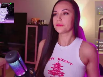 Bongacams Watch Live Sex Cams of QWEENII