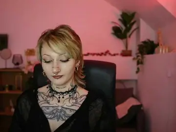 Bongacams Adult Video Chat of tattooedblondee18