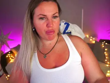 Bongacams Private Sex Chat of KiraCandyS