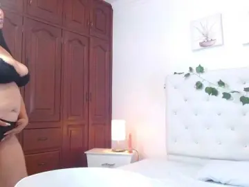 Bongacams Live Sex Cam of millacurvy1