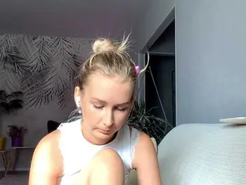 Bongacams Live Sex Cam of Emelinestrande