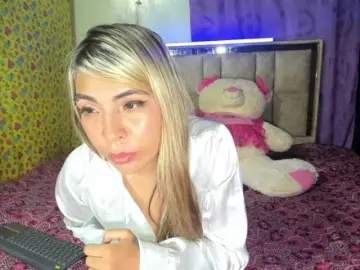 Bongacams Free Live Porn of daphnehot01