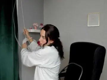 Bongacams Nude Webcam of adeleLive