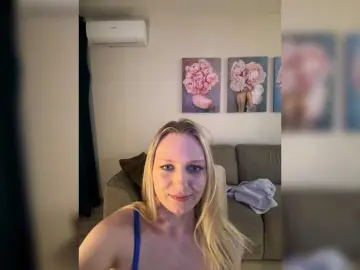 Bongacams Sex Cam of HotWillow