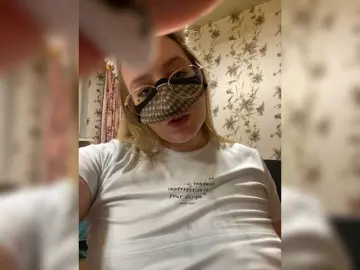 Bongacams Watch Live Sex Cams of Donut-red