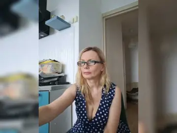 Bongacams Sex Cam of ShiningMILF