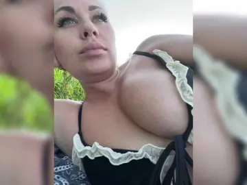 Bongacams Watch Live Sex Cams of -Hennessy-