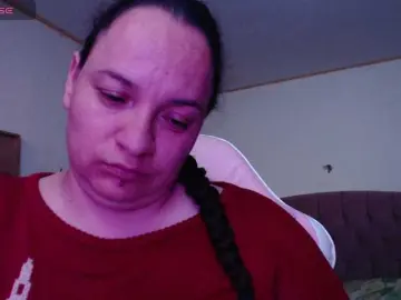 Bongacams Live Sex Cam of miaabrownn2
