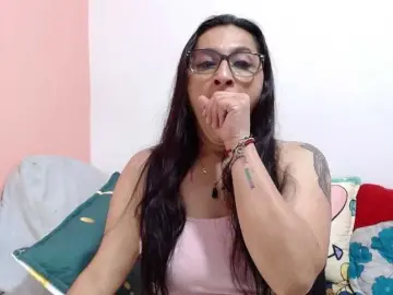Bongacams Private Sex Chat of KarinaSuarez1