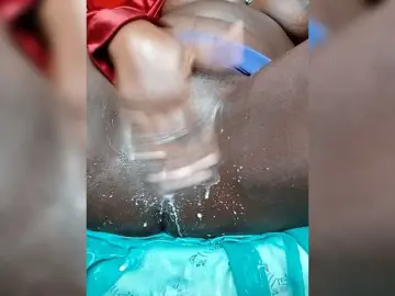 Bongacams Watch Live Sex Cams of Squirt28