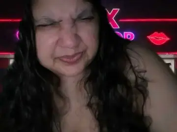 Bongacams Sex Cam of DUMBHOEMELANIE