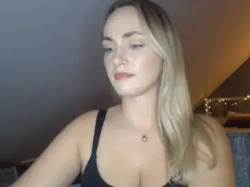 Bongacams Sex Cam of ScarlettXQueen