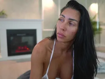 Bongacams Sex Cam of MyaBlack