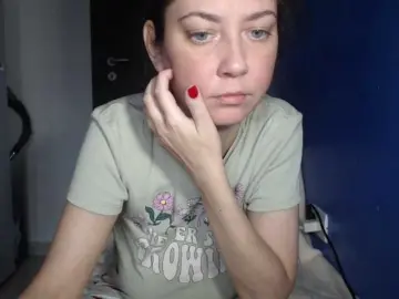 Bongacams Nude Webcam of petitedanielle