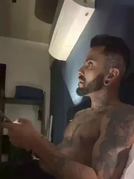 Cam4 Free Live Porn of Apoloolivier