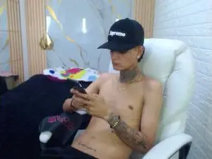 Cam4 Free Live Porn of benjamin_anthon