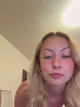 Cam4 Watch Live Sex Cams of raelynnbby