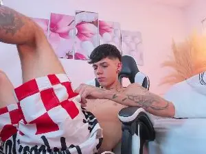 Cam4 Free Live Porn of tommy_valverde