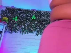 Cam4 Free Live Porn of louisse_nails