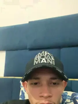 Cam4 Free Live Porn of Mlknovinhooo