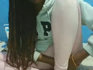 Cam4 Free Live Porn of bellahotsexy2
