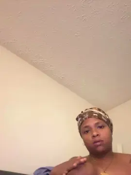 Cam4 Free Live Porn of Thickkmamii27