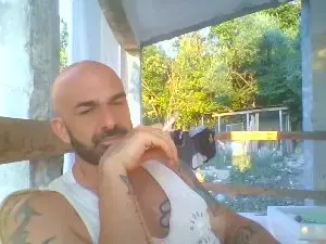 Cam4 Free Live Porn of ilciuciu20