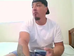 Cam4 Free Live Porn of CuervoLuvsYou