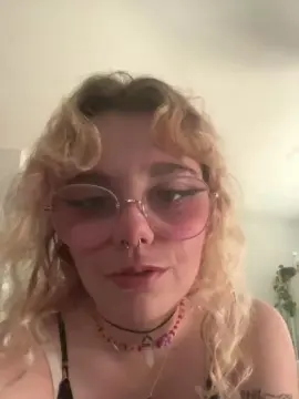 Cam4 Live Sex Cam of Emy_2002