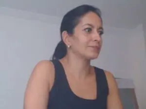 Cam4 Live Porn of GOLDENBOOTY