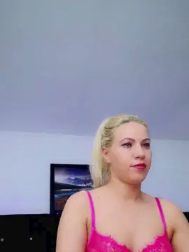 Cam4 Watch Live Sex Cams of MyaX