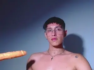 Cam4 Free Live Porn of Rowanbig23