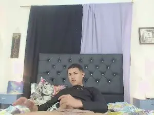 Cam4 Free Live Porn of RoySteven