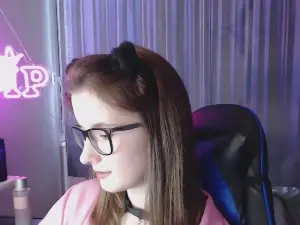 Cam4 Free Live Porn of Luna_Cherry