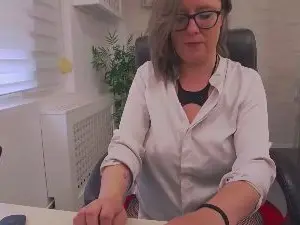 Cam4 Nude Webcam of MaddyVelvet