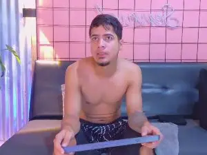 Cam4 Free Live Porn of criss_hardcock_