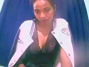 Cam4 Free Live Porn of Fitiavana8
