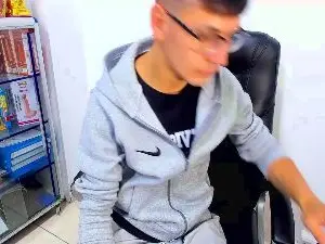 Cam4 Live Porn of alex_gomez
