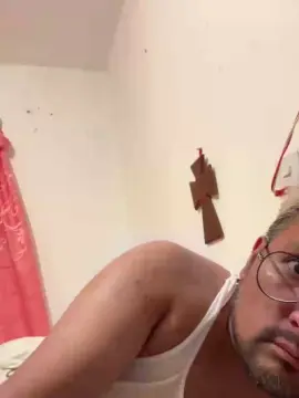 Cam4 Live Sex of vicpas_hot