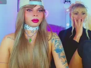 Cam4 Free Live Porn of leslychaneldoll