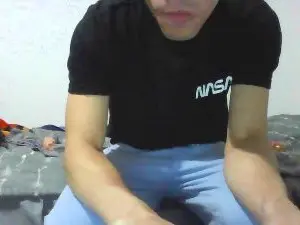 Cam4 Sex Chat of pequeboy_hot