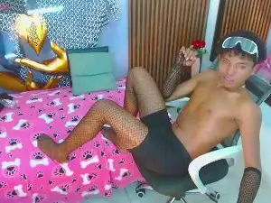 Cam4 Best live sex cam show of ChrissHottx