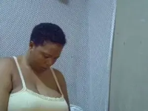 Cam4 Free Live Porn of bigclit_mom