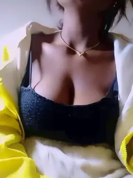 Cam4 Watch Live Sex Cams of mialisoa3