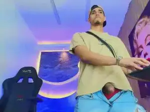 Cam4 Sex Cam of Dominic_Max