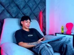 Cam4 Private Sex Chat of KroyWave