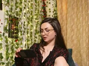 Cam4 Sex Cam of NaughtYHomemadE